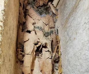 Los arqueólogos desenterraron lo que podría ser la momia "más antigua" y "más completa" jamás descubierta en Egipto