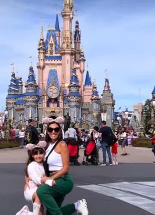 Madre e hija disfrutaron de los atractivos turísticos de Disney, en Florida