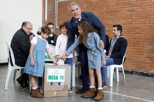 Elecciones en Colombia: Duque parte como favorito en el ballottage