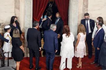 Alberto Fernández se retira del Congreso, después de más de una hora y media de discurso