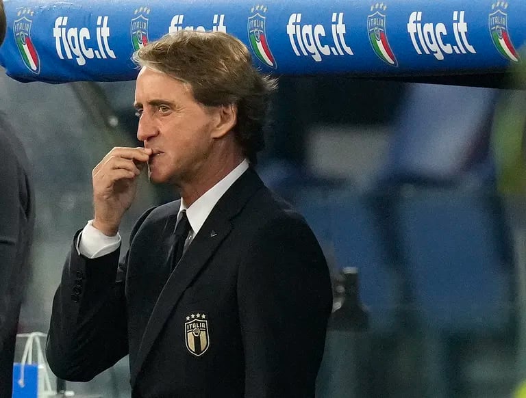 Roberto Mancini, Italia allontanata dal Qatar nel 2022: “Dobbiamo alzare la testa”