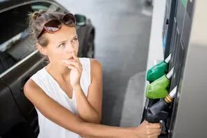 Cinco trucos que podés hacer para ahorrar nafta cuando manejás