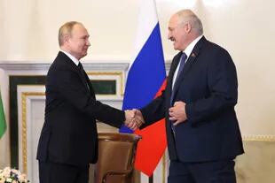 El presidente ruso, Vladimir Putin, y su homólogo bielorruso, Alexander Lukashenko