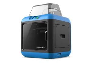 Impresionante. La impresora 3D Flashforge Inventor II es para quienes quieren dar sus primeros pasos en esta tecnología. Tiene una resolución por capa de entre 50 y 400 micrones y usa el método FDM  ($73.000)