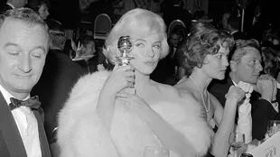 Marilyn Monroe con su premio 