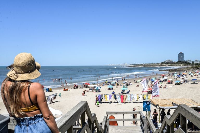 Cuántos argentinos se fueron de vacaciones a Punta del Este en la primera quincena