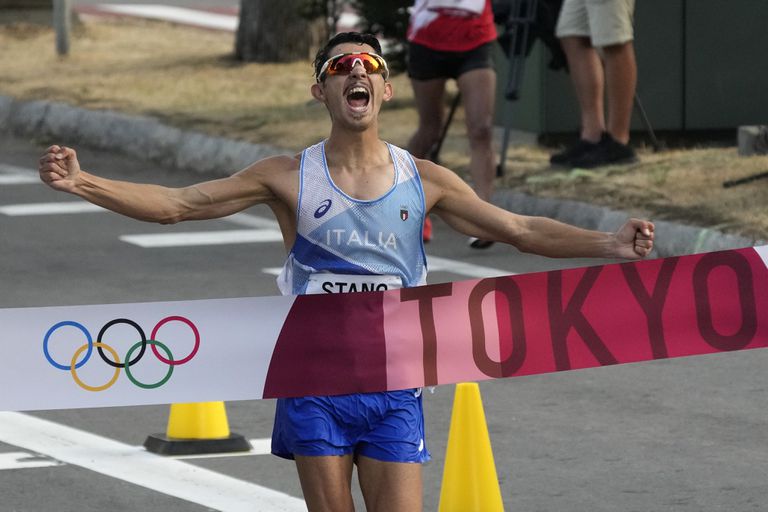 L'italiano Massimo Stano ha tagliato per la prima volta il traguardo dei 20 km ai Giochi di Tokyo il 5 agosto 2021 a Sapporo, in Giappone.  (Foto AB / Suji Kajiyama)