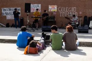 El fin de semana en la toma de colegio de la Escuela de Música Juan Pedro Esnaola.