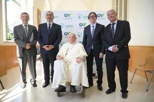 El papa Francisco junto al equipo directivo del Banco de Desarrollo de América Latina (CAF)