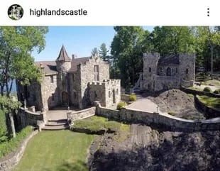Highlands Castle en el año 2016, con una hermosa vista y espacios verdes