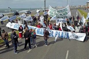 La protesta de los gastronómicos y del sindicato de Pasteleros, en la costa