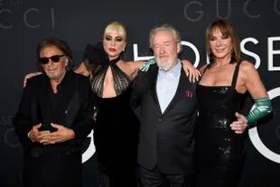 Ridely Scott, director de Blade Runner, junto a Al Pacino, Lady Gaga y Giannina Facio en el estreno de "House of Gucci" en NUeva York, el martes 16 de noviembre de 2021. (Foto de Evan Agostini / Invision / AP)