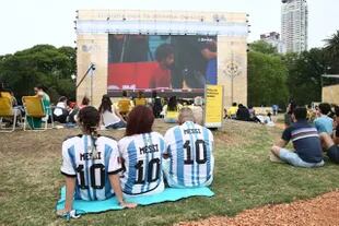 Los vecinos de CABA pueden ver el Mundial en una pantalla gigante ubicada en Palermo