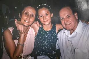 María con su mamá Laura y su papá, el actor y director de teatro Onofre Lovero; "Tengo una gran admiración -dice-. Siento cada día que tuve unos papás atómicos"