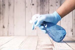 Por qué afirman los expertos que no hace falta desinfectar tanto en el hogar