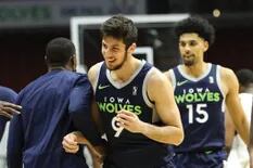 Leandro Bolmaro marca diferencias en Iowa Wolves y le envía señales a los Timberwolves