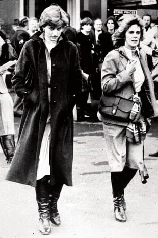 En 1980, Diana y Camilla coincidieron en una carrera de caballos en el hipódromo de Bromfield, cerca de Ludlow. Todavía no eran enemigas. Con los años, Diana bautizó a Camilla “la rottweiler”.