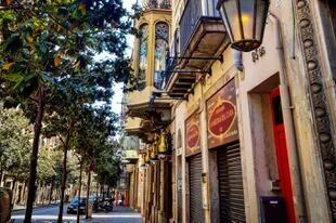 La zona elegante de Gràcia es conocida por sus bulevares y paseos peatonales del siglo XIX llenos de boutiques independientes, galerías y cines.