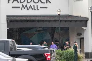 Pánico en Florida: un muerto y varios heridos por un tiroteo en un centro comercial