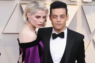 Rami Malek y su actual novia, ayer en la alfombra roja de los Oscar