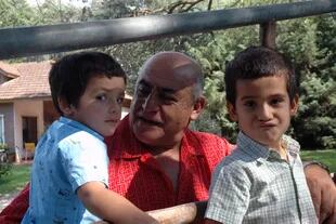 José Arce con sus hijos, en el año 2008