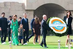 Primera actividad oficial en India: la familia presidencial homenajeó a Gandhi