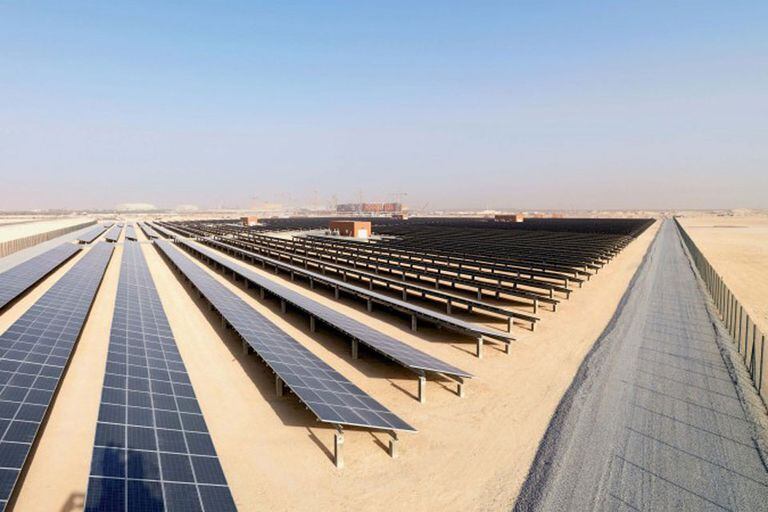 Una vista de la planta solar de 10 MW de Masdar, en Emiratos Árabes
