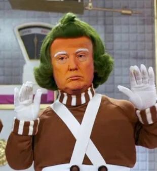 Mini Trump como Oompa Loompa, el personaje de Charlie y la Fábrica de Chocolate