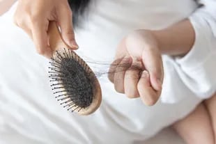 Afrontar la caída del cabello no es un proceso fácil, suele causar angustia y trae dificultades colaterales