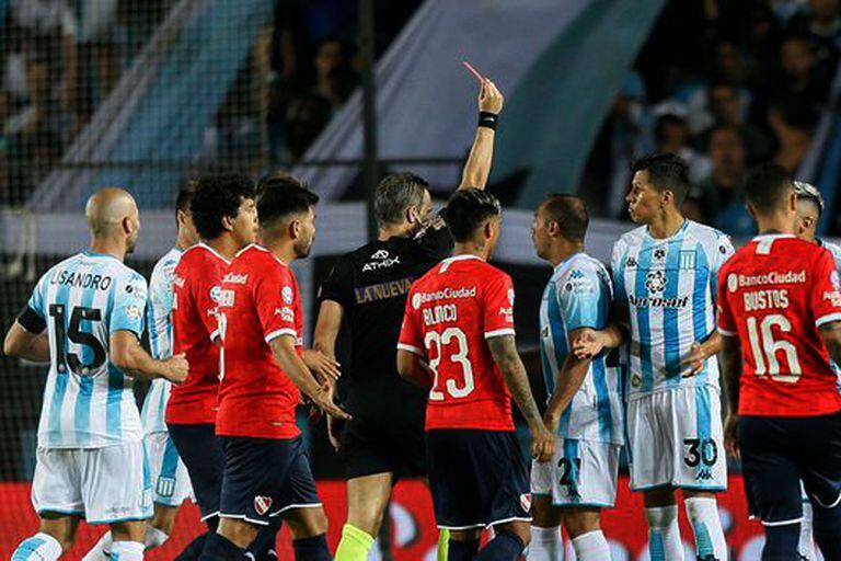 Distanciamiento social en los festejos de gol y la regulación de los excesos verbales, algunos de los cambios que existirán cuando se reanude el fútbol en argentina