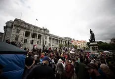 Nueva Zelanda: intentan dispersar manifestantes repitiendo hasta el hartazgo “Baby Shark” y “Macarena”