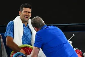 Salió a la luz la lesión debajo del vendaje de la pierna izquierda de Djokovic: “Que sigan dudando los que quieran hacerlo"