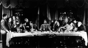 Icónica escena en la historia del cine, en la que el director aragonés recrea La última cena en su filme Viridiana (1961)