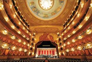 La impactante belleza del Teatro Colón, en el que siguen desfilando vocalistas de renombre, a casi 115 años de su inauguración 