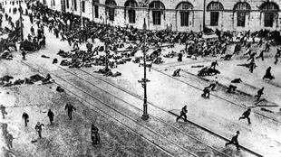 Corridas y tumultos en las calles de Petrogrado (actual St. Petersburgo), en 1917