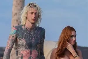 Megan Fox y Machine Gun Kelly, a puro romance en las playas de Hawái