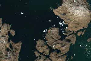 El iceberg que amenaza a un pueblo en Groenlandia se ve desde el espacio