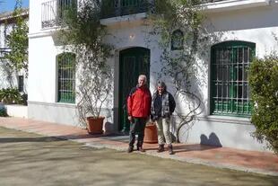 Los investigadores Peña Monné y la argentina Sampietro Vattuone en la casa de la Huerta de San Vicente