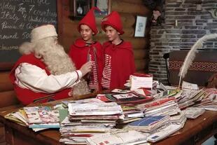 La oficina de correos tiene una gran variedad de tarjetas navideñas disponibles para enviar que pueden llevar la firma del mismísimo Santa