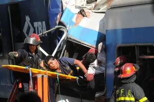 Leonardo Sarmiento quedó colgando fuera del vagón luego del impacto del tren contra el paragolpes de contención