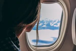 Por qué las ventanas de los aviones son redondas (y cómo esa decisión salvo millones de vidas)