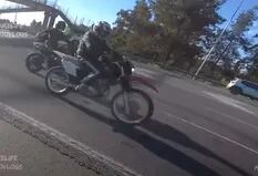 Un motociclista fue asaltado en Panamericana y lo registró con la cámara de su casco