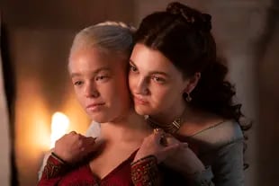 Rhaenyra Targaryen y su amiga Alicent Hightower