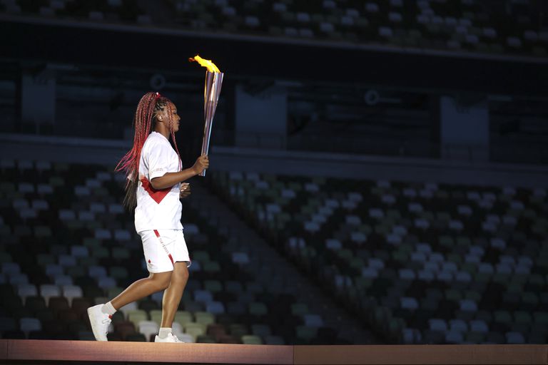 Naomi Osaka enciende el pebetero de Tokio 2020