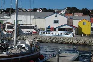 El puerto principal de las islas Malvinas, muy activo durante la temporada de pesca de calamar