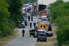 Encuentran a 46 personas muertas en el interior de un camión