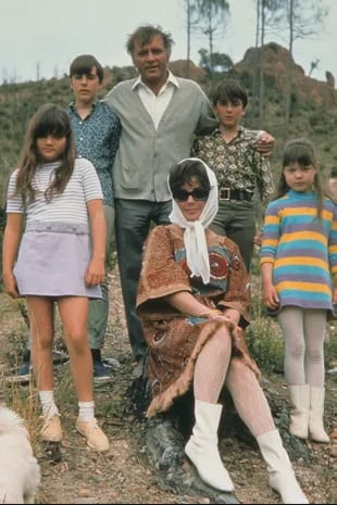 Elizabeth Taylor con Richard Burton y sus hijos Michael Wilding, Chistopher Wilding, Elisabeth Todd y Maria Burton