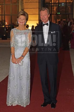 La princesa Margarita de Luxemburgo, madre de la novia, posa junto a su hermano, el gran duque Enrique.
