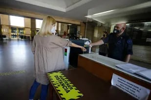 Los controles son estrictos en los accesos a los edificios de los tribunales que tienen sede en la ciudad de Buenos Aires