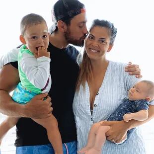 Javier Ortega Desio, Belu Lucius y sus dos hijos. Crédito: Instagram